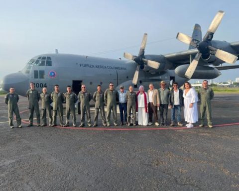 They send a plane to Cuba with humanitarian aid from Cartagena