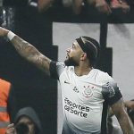 To frame! What a great goal from a free kick by Memphis Depay for Corinthians