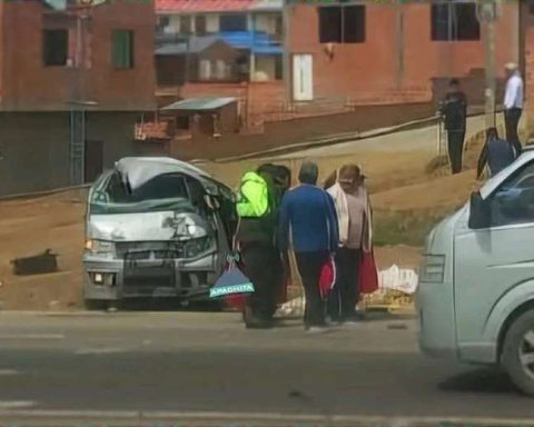 Tragedy in La Paz: 14 dead after collision of a minibus with a truck