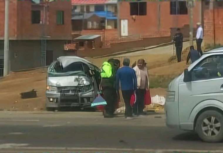 Tragedy in La Paz: 14 dead after collision of a minibus with a truck