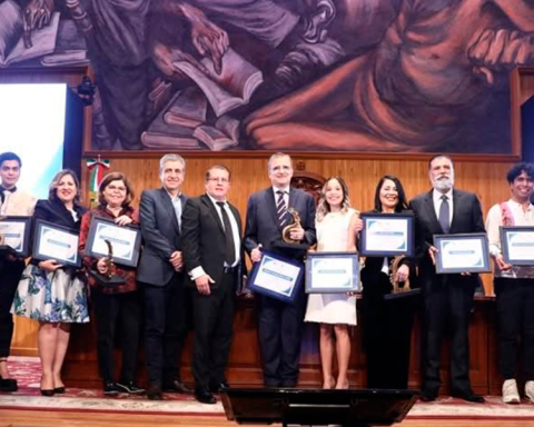 UdeG delivers the 2024 University Human Rights Award