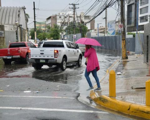 Vaguada mantiene su incidencia con lluvias sobre el país; 5 provincias en alerta verde