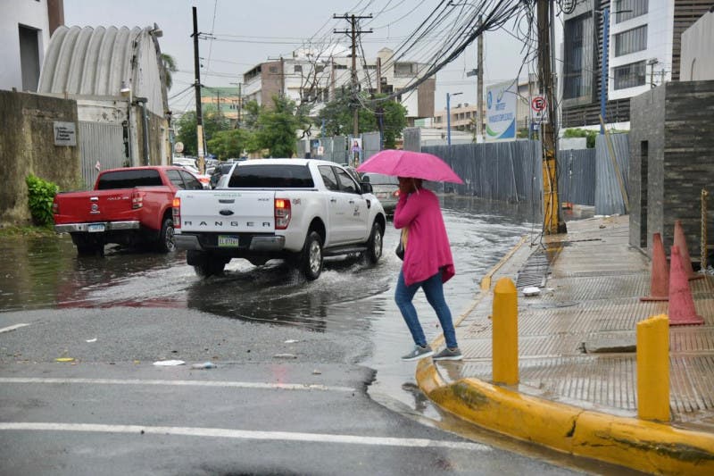 Vaguada mantiene su incidencia con lluvias sobre el país; 5 provincias en alerta verde