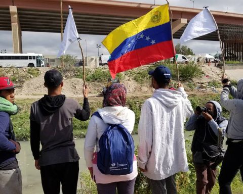 Venezuelan migrants leave for northern Mexico for fear of Trump's border closure