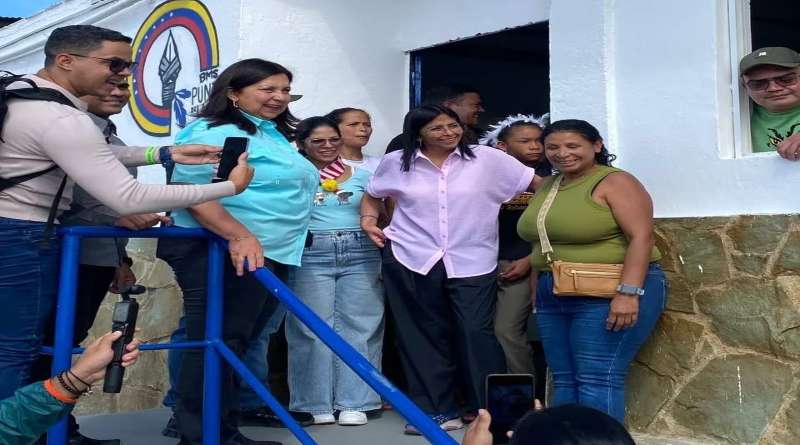 Vice President Delcy Rodríguez tours the first peace module