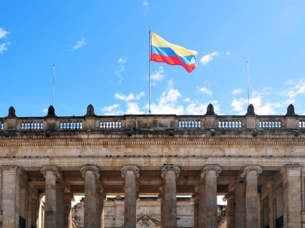 What is the best currency to bring to Colombia if you are traveling from abroad?