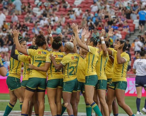 Women's rugby team starts world tour with ninth place