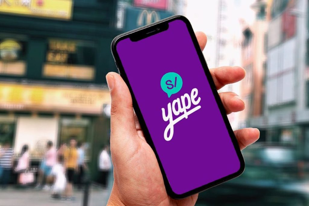 Yape expands functionalities: it now allows transfers and payments in dollars