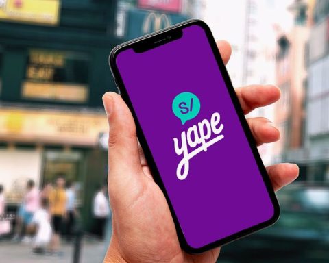 Yape expands functionalities: it now allows transfers and payments in dollars