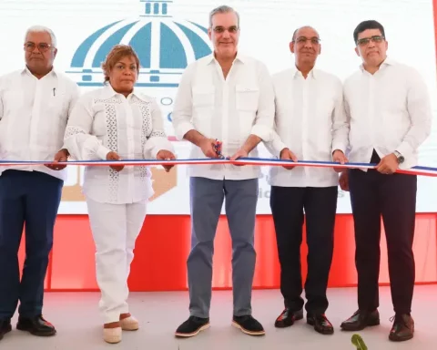 Abinader inaugura guardería y otras obras en Santo Domingo Este