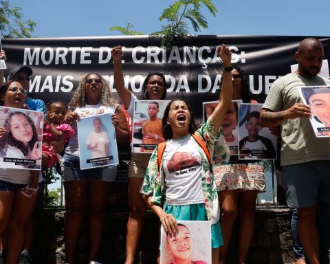 Act in Rio calls for return of memorial for children killed by stray bullet