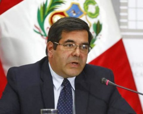 Oficial mayor Giovanni Forno.