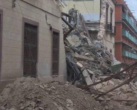 Another collapse, this time outside, in the ruinous Higher Institute of Design in Havana