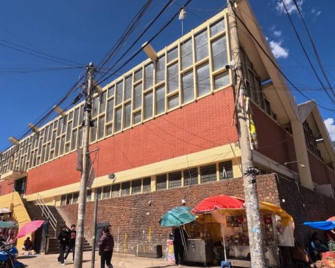 Around 700 merchants from the Huancayo Model Market celebrate their 55 years of creation