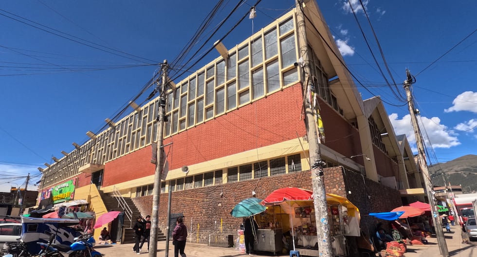 Around 700 merchants from the Huancayo Model Market celebrate their 55 years of creation