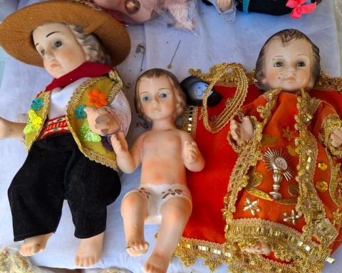 Artisans dress the Baby Jesus in a wanka suit for the Three Kings Day celebration