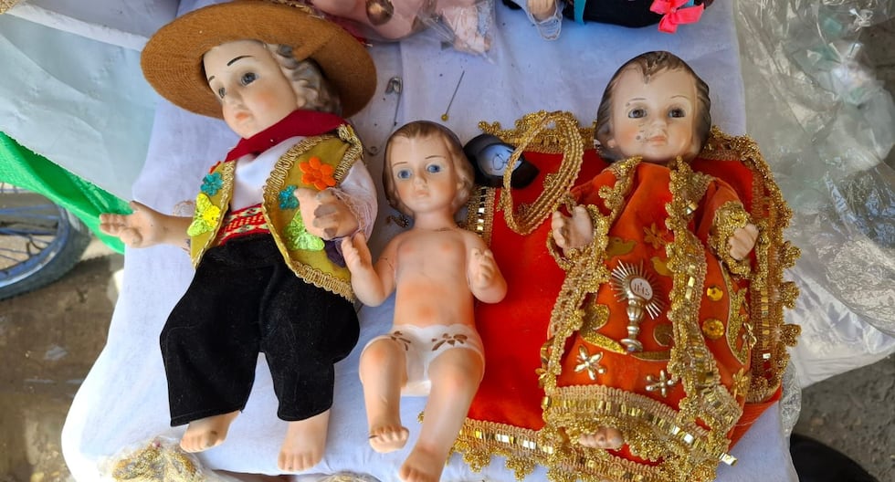 Artisans dress the Baby Jesus in a wanka suit for the Three Kings Day celebration