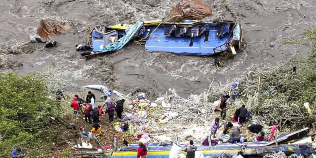 At least six dead and six missing in bus accident in the Andes of Peru