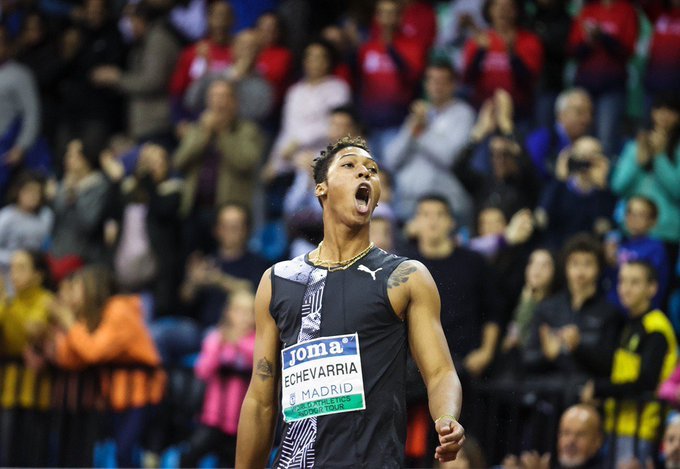 El saltador cubano Juan Miguel Echevarría celebra su triunfo en el mitin bajo techo de Madrid, el 21 de febrero de 2020. Foto: @WorldAthletics / Twitter/Archivo.