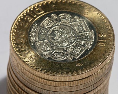 Be careful with change! The falsification of 10 pesos coins are triggered