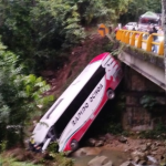 Bus accident on the Medellín - Bogotá highway leaves at least 3 dead and 20 injured