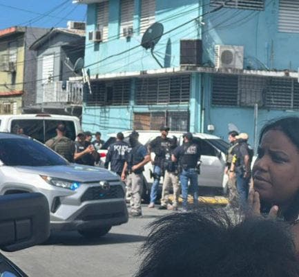 Sepultan en Azua a comerciante y chofer asesinados en Pedernales mientras piden justicia