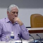 Miguel Díaz-Canel en una reunión oficial