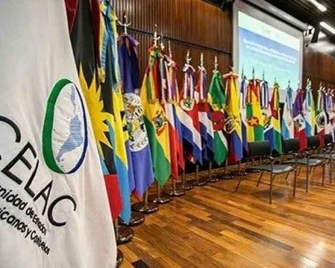 Celac calls emergency meeting to discuss the migration issue