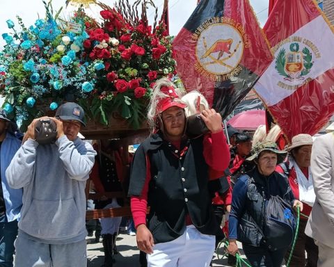 Chinchilpos and gamonales, the Huayucachi festival began with the Tayta Niño procession