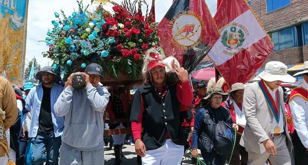 Chinchilpos and gamonales, the Huayucachi festival began with the Tayta Niño procession