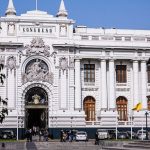 Congress of the Republic prohibits the use of miniskirts and shorts in its offices and other areas