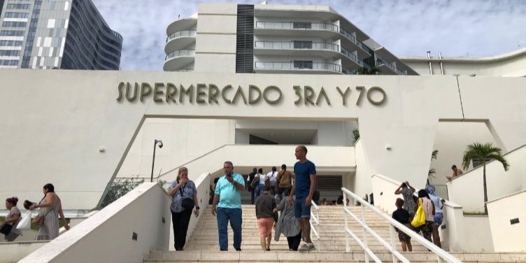 Supermercado en 3ra y 70, La Habana, de reciente apertura y venta en dólares