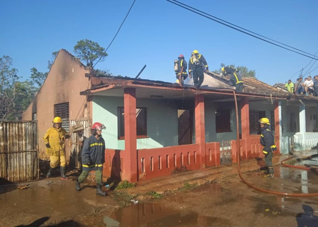 Damage to homes and two injured by fire in Artemisa