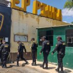 Delinquent Vilda of the Piura prison climbing the walls