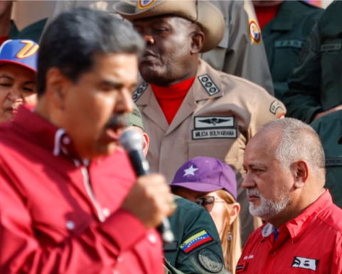 Demonstration of "strength" before #10Jan seeks to ensure continuity in Venezuela