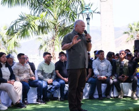 Diosdado Cabello to the people: let's be careful with those calls from the right