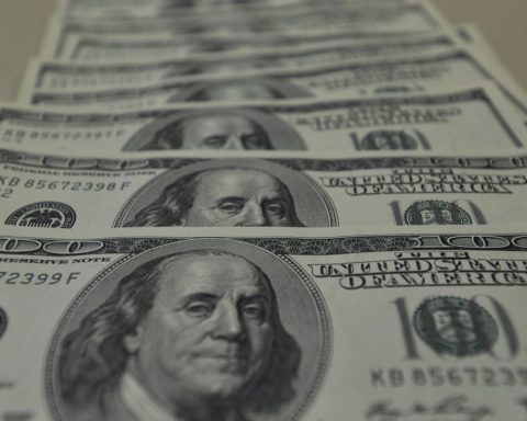 Dollar falls to R$6.02 and reaches lowest value in more than a month