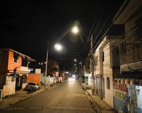 EDEESTE mejora el alumbrado en sectores de Santo Domingo y el Distrito Nacional