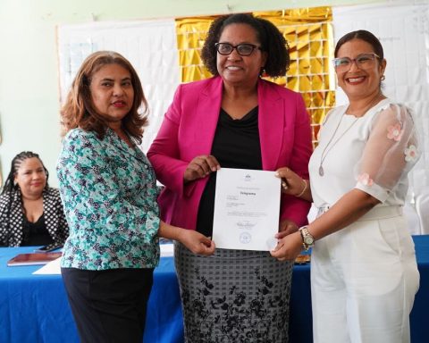 Educación reabre escuela en Boca Chica