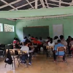 ¡Expuestos a enfermedades! Así toman clases decenas de estudiantes tras falta de plantel en La Guama