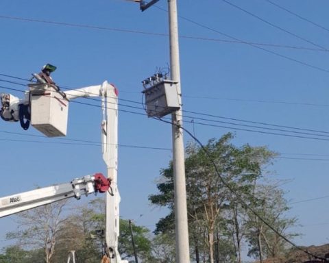 'Fico' Gutiérrez warns of the risk of massive blackouts on the Coast due to government debt