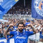 Gabigol is presented by Cruzeiro in a packed Mineirão