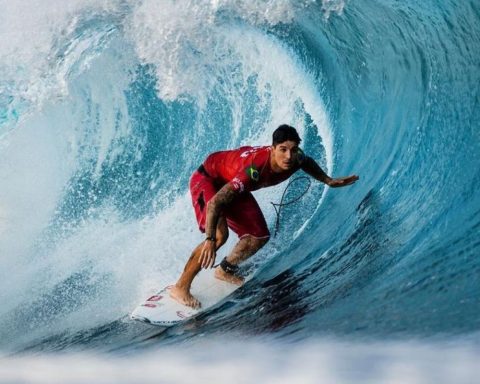 Gabriel Medina injures shoulder and misses 2025 WSL season