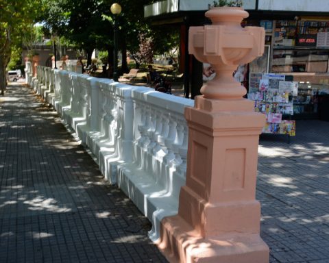 Giving color to the Plaza 25 de Agosto in Colonia