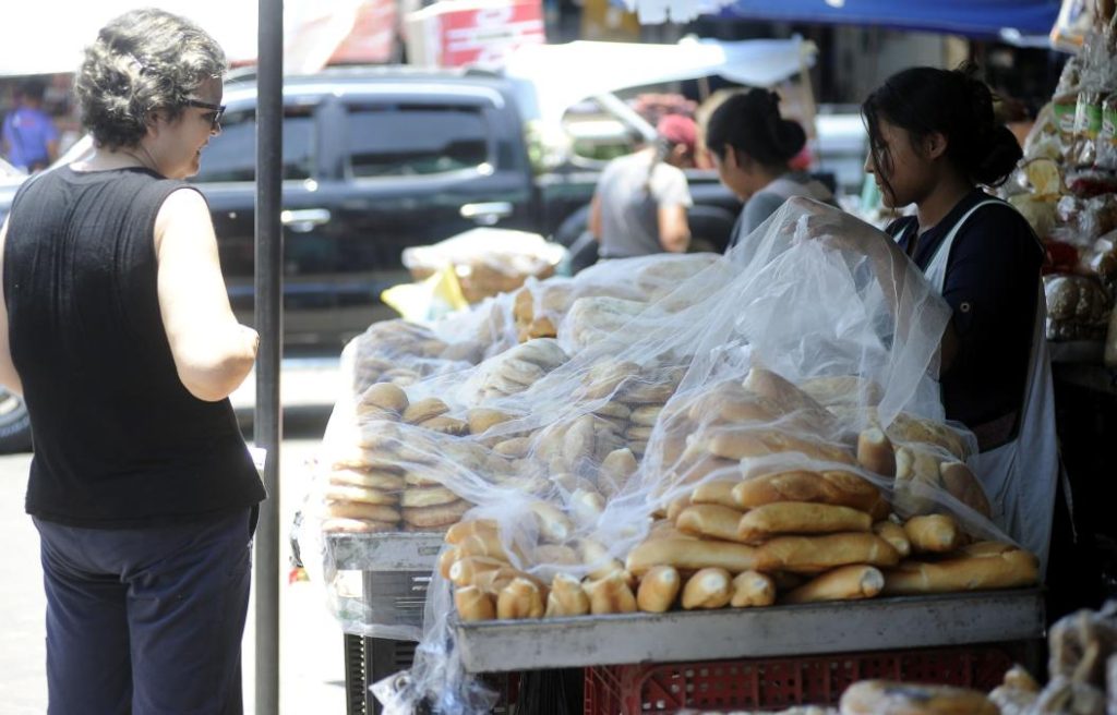 Government negotiates with producers and keeps bread prices fixed