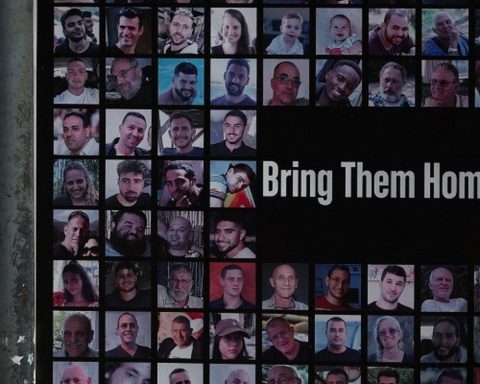 Hamas releases first three hostages that must return to Israel today