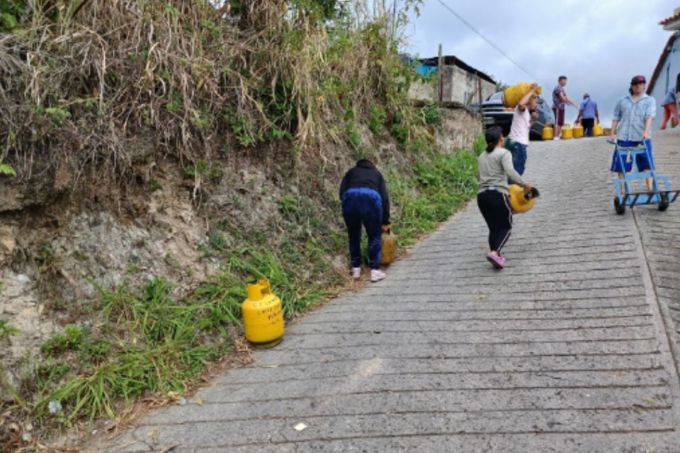 Inhabitants of Mérida denounce irregular filled with gas button