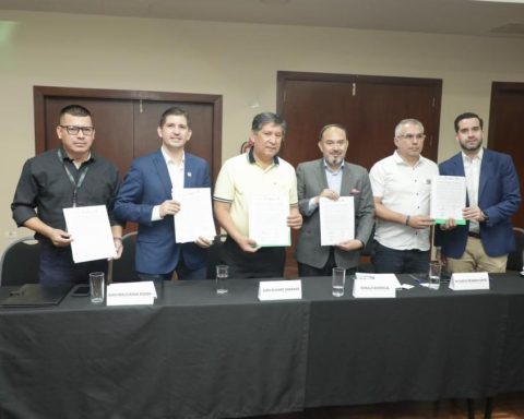 La Cainco and Chancay sign agreement for business and tourism development