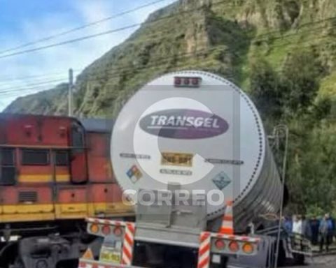 La Oroya: Cisterna is hit by a train when it tried to pass at speed (VIDEO)