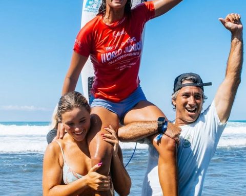 Luana Silva beats Japanese and wins Junior World Surfing title